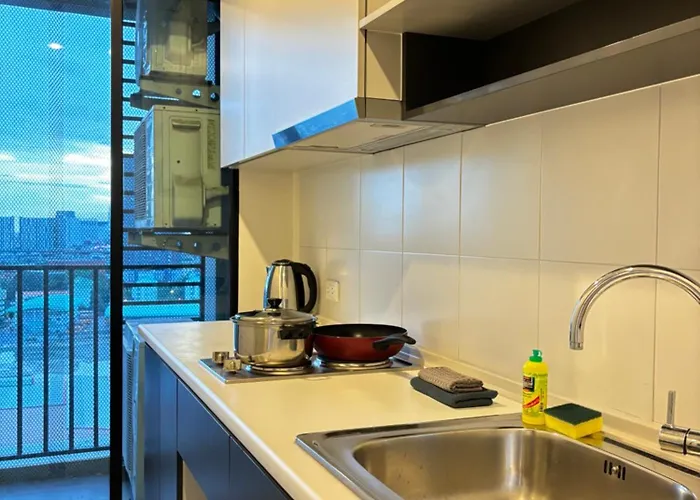 Entire Near Train Station With Pool & Views *