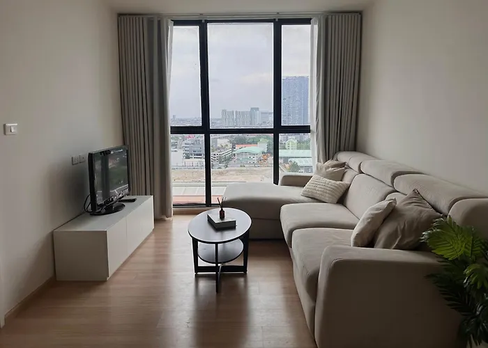 Апартаменты Entire Near Train Station With Pool & Views Бангкок