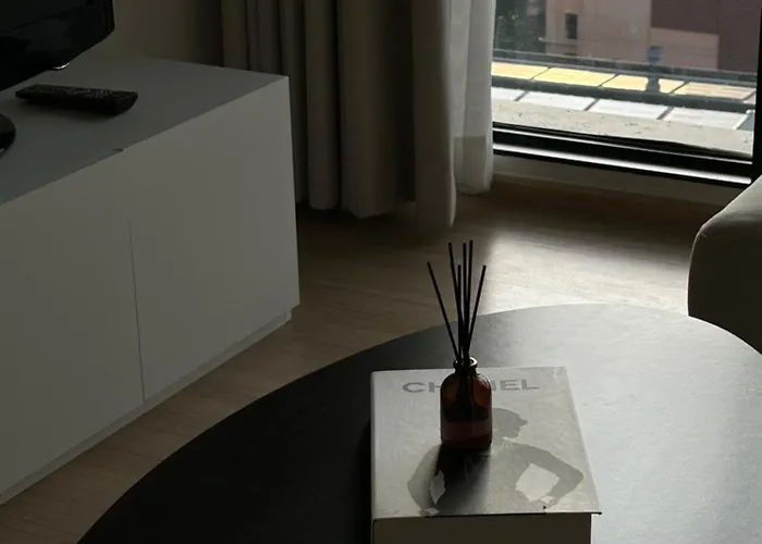 Entire Near Train Station With Pool & Views Апартаменты Бангкок